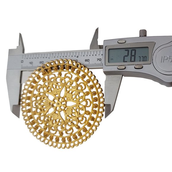 Gold Tone Round Heart Medallion Etruscan Statement Brooch K880 - Picture 5 of 6